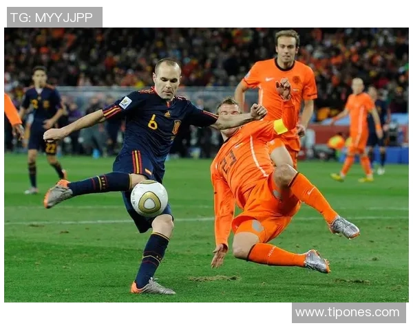 早期足球明星传奇：回顾那些改变足球历史的先驱人物与精彩瞬间